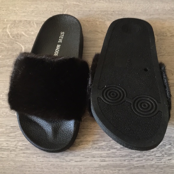 Steve Madden furry slip ons kids size 2 & 3 - Picture 6 of 6